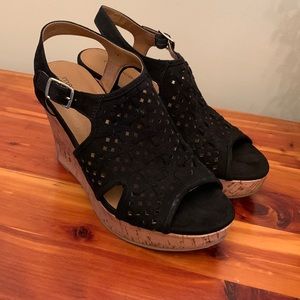 Maurice Wedge Black Sandals Size 7
